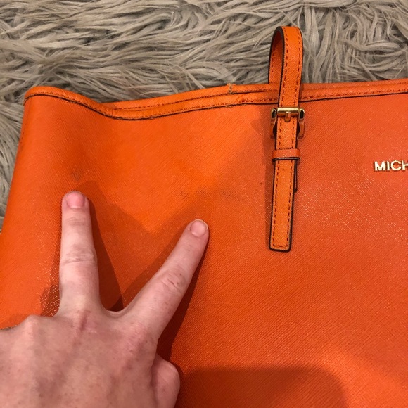 Michael Kors Jet Set Handbag - Picture 2 of 4